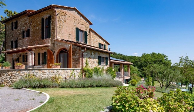 Walk to Town-Luxury Tuscan Estate-5BR+Bonus/6.5BA/Sleeps 16-Infinity Pool & Spa