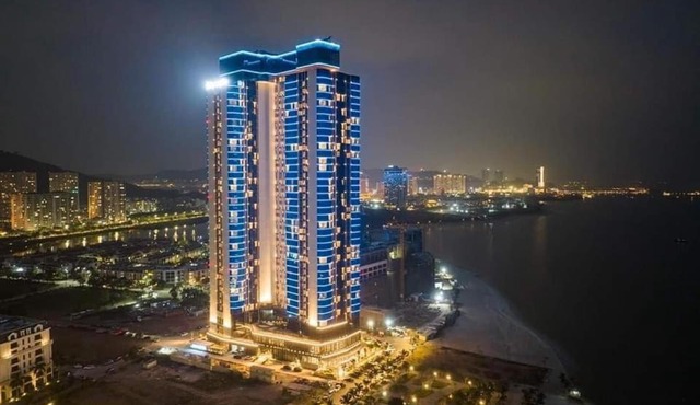 Waterfront A La Carte Residence