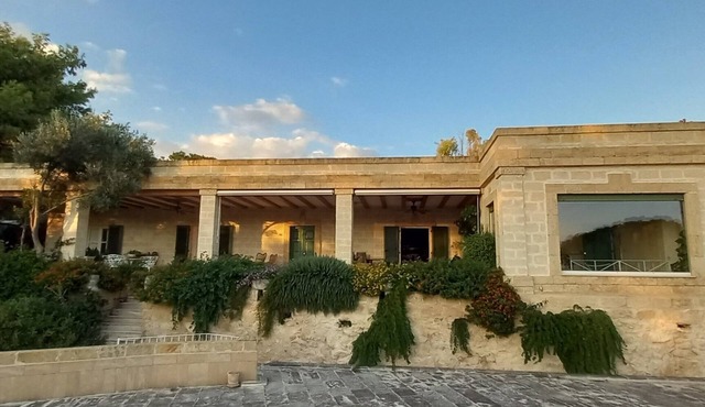 Welcome to Villa Miramar R&Y ! Your relax time in Puglia.