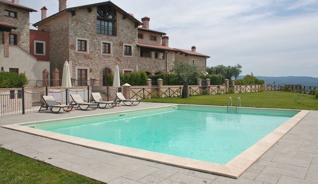 Well Appointed Apartment In Hill Top ‘Borgo’ Set In Stunning Umbrian Countryside