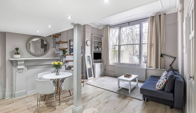West Kensington Studio Vacation Rental with Terrace & Garden | Sleeps 4