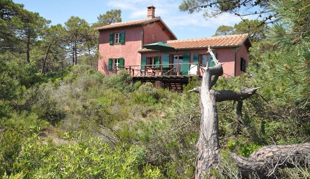 Wonderful private villa for 10 guests with WIFI, TV, patio, pets allowed and panoramic view