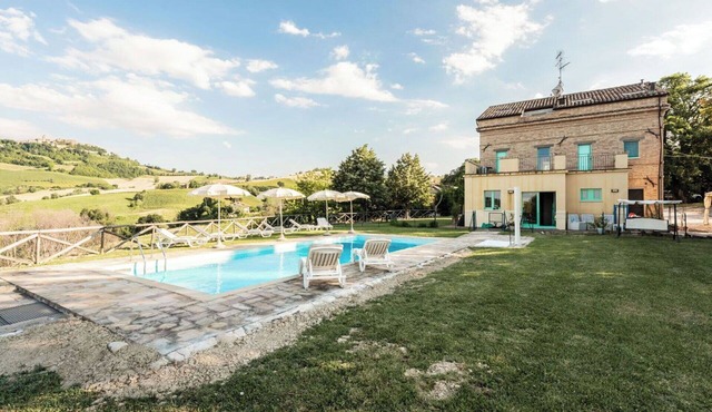 Wonderful private villa for 11 people with private pool, WIFI, A/C, TV and patio