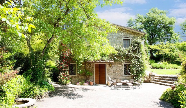 Wonderful holiday home with spectacular views of Caprese Michelangelo.