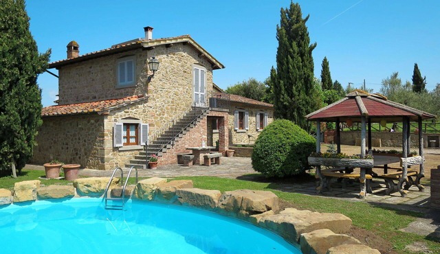 Wonderful private villa for 8 guests with A/C, private pool, WIFI, TV, patio and pets allowed