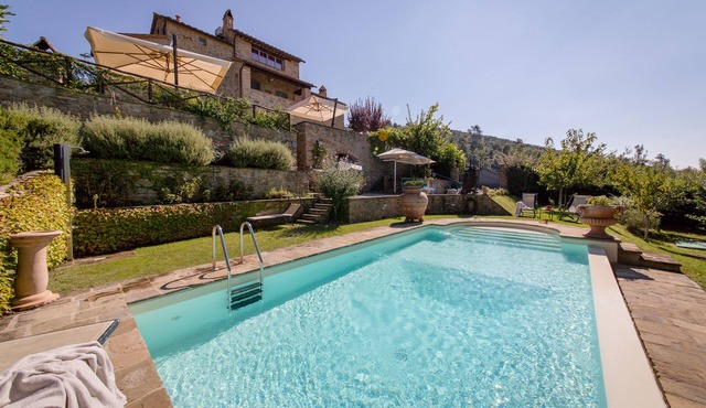 Wonderful villa at the foot of Cortona with private pool and unforgettable views