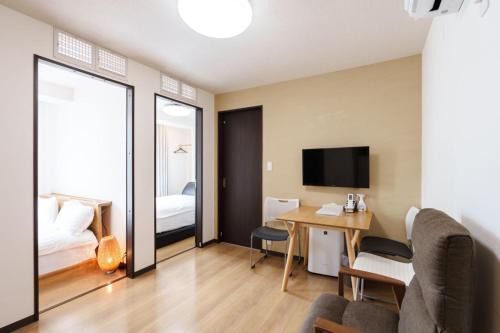 Yoshi no Kyo 607 - 2-Min Walk to Kuromon Market - Family Suite with 2 Bedrooms - 2 Toilets & 1 Bathroom - Heated Living Room Floor - Near Dotonbori
