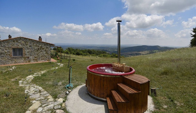 Your Own Private Tuscan Retreat with Stunning Views, Jacuzzi and Sauna