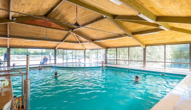 ZEcamping 4 étoiles piscine couverte locatif TV
