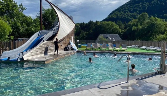ZEcamping 4* piscine couverte pet friendly animations chalet TV 15m2