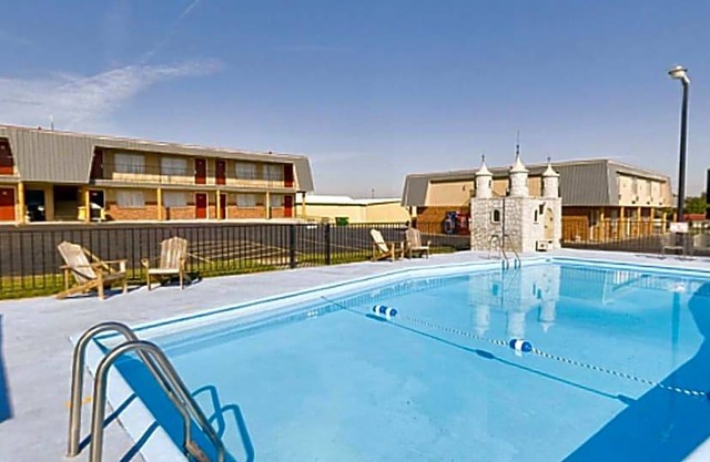 2-Star Hotel ∙ Americas Best Value Inn Wall