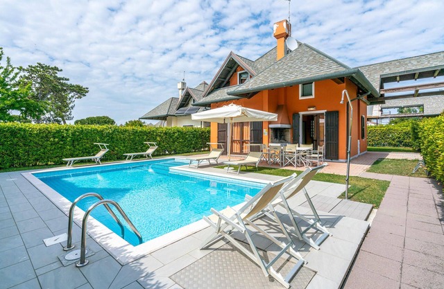 Albarella Outdoor Swimming Ro 