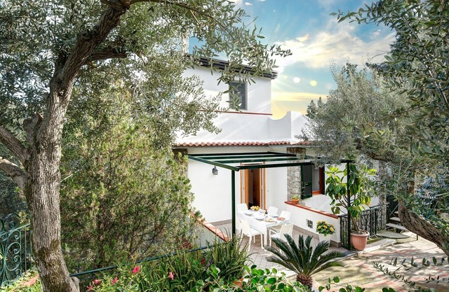 Apartment in Nerano with 3 bedrooms sleeps 6