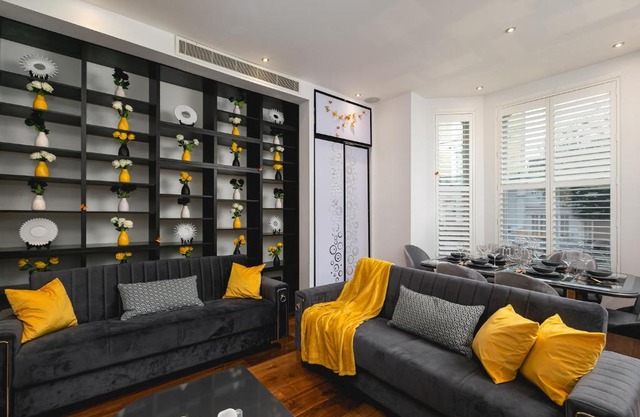 დ Luxury Chelsea Duplex - Sleeps 10 დ