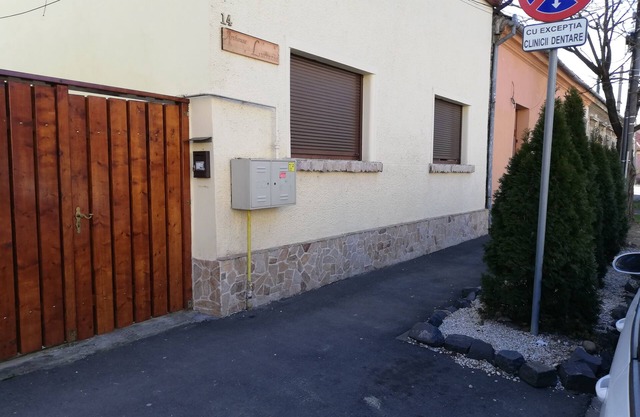 Free WiFi- Airport shuttle- Family rooms- Non-smoking rooms- 24-hour front desk
