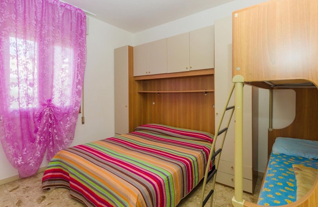 Gabbiano tree-room flat surrounded by the green of the quite pine forest