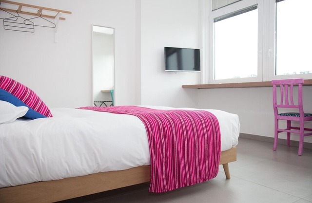 Rosa apartment with double bedroom and living room / kitchen with sofa bed and private bathroom