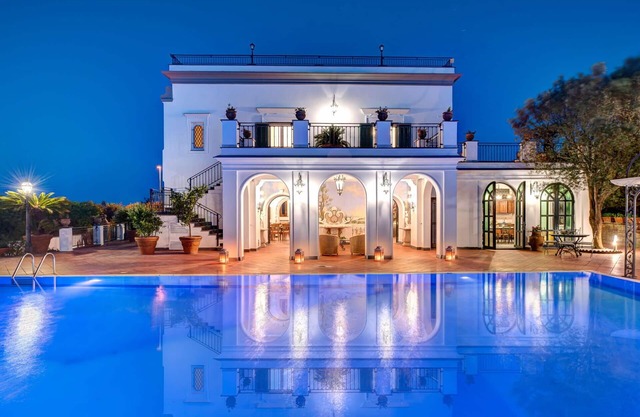 The Palace Villa Escondida 