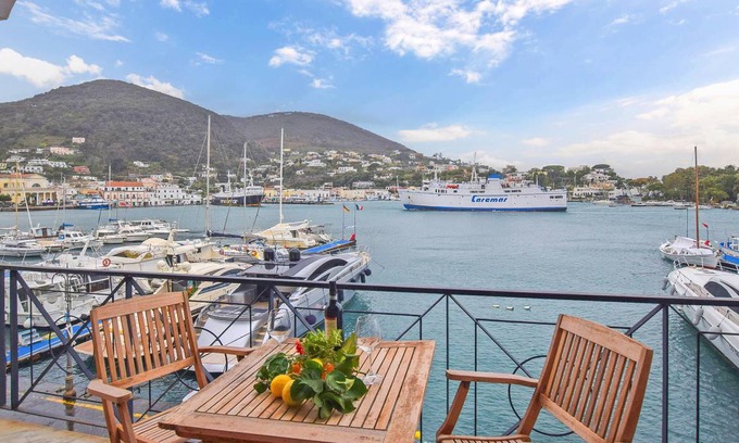 Ischia Porto Apartment | 100 m² Apartment ∙ 2 bedrooms ∙ 5 guests