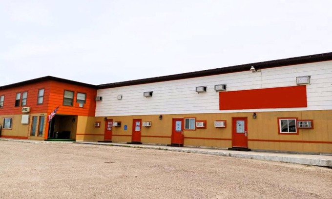 Northeast Entrance Badlands Hotel | 14 m² Hotel ∙ 6 guests