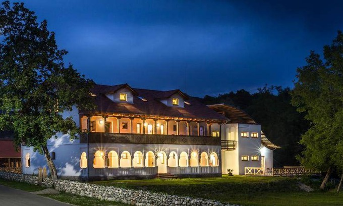 Valcea County House | 30 m² Motel ∙ 4 guests