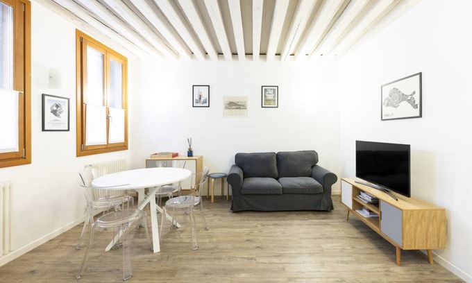 Santa Croce Apartment | 56 m² Apartment ∙ 1 bedroom ∙ 2 guests
