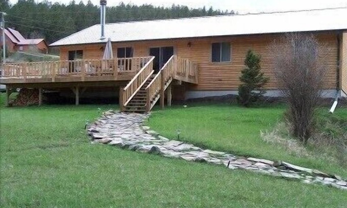 Hill City Cabin | Creekside Cabin With Mountain Views