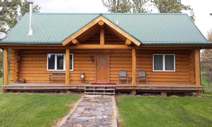 Hill City Cabin | Family Friendly 4BR, 3 Bath Cabin w/Hot Tub in the heart of the Black Hills