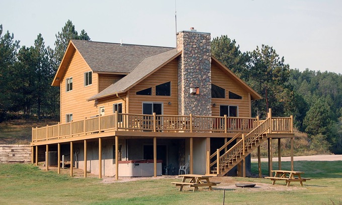 Hill City Cabin | The McCaskell Cabin- Nestled out in the countryside.