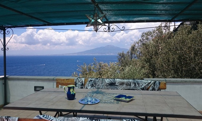 Sorrento Villa | Villa l'Ulivina - The chalet of harmony, colors and flowers in Sorrento