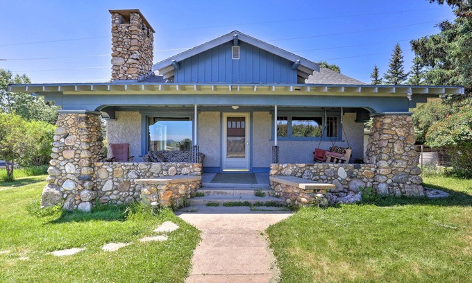 Custer House | Walk to Downtown: Custer Retreat w/Fire Pit!