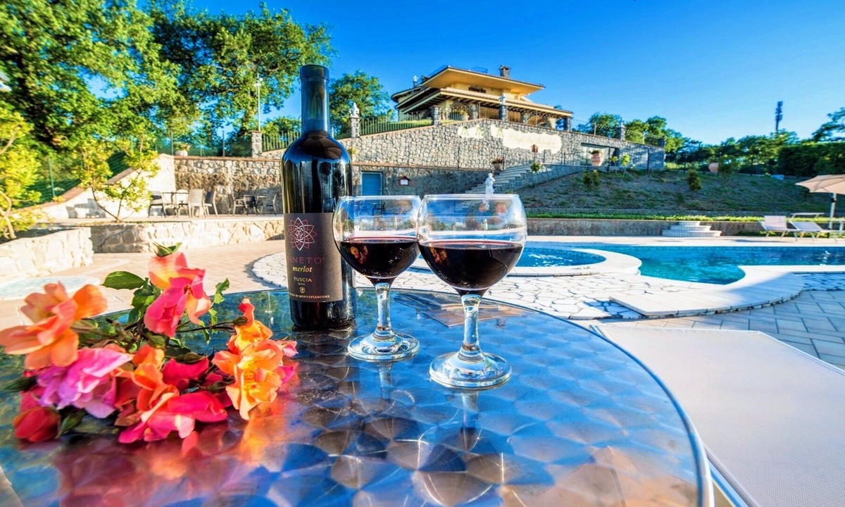 Montefiascone Villa | Lake View/exc Luxury Villa, Pool+jacuzzi/sleeps for 24