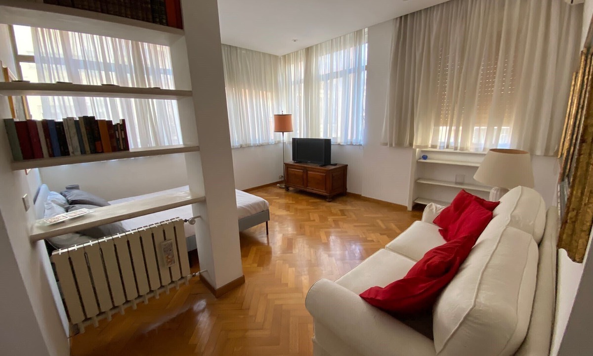 Quartiere XV Della Vittoria Apartment | Apartment 'Casetta In Centro' with Balcony, Wi-Fi and Air Conditioning
