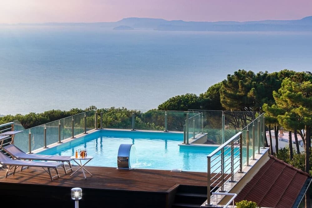 Sorrento Villa | Striking Villa on the Sorrento Peninsula