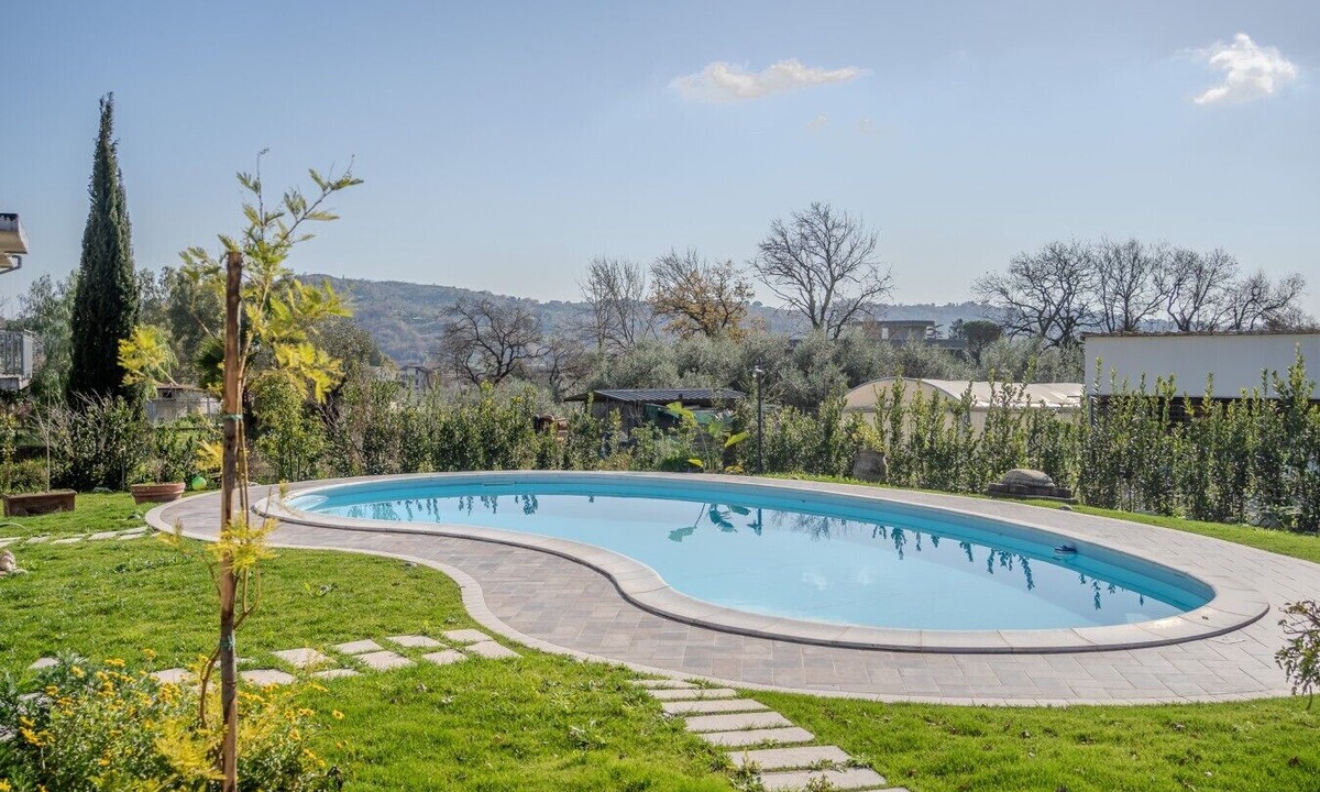 Spigno Saturnia Apartment | Country House in the Countryside with a Pool and a View 2