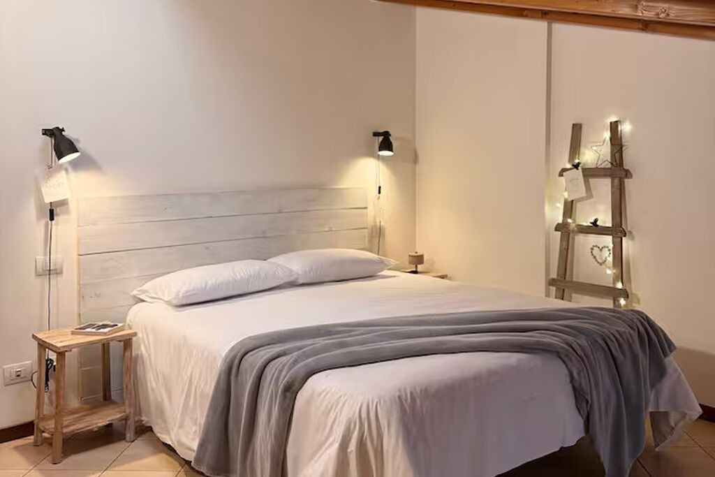 Volta Mantovana Apartment | Adelaide in collina, cosy home
