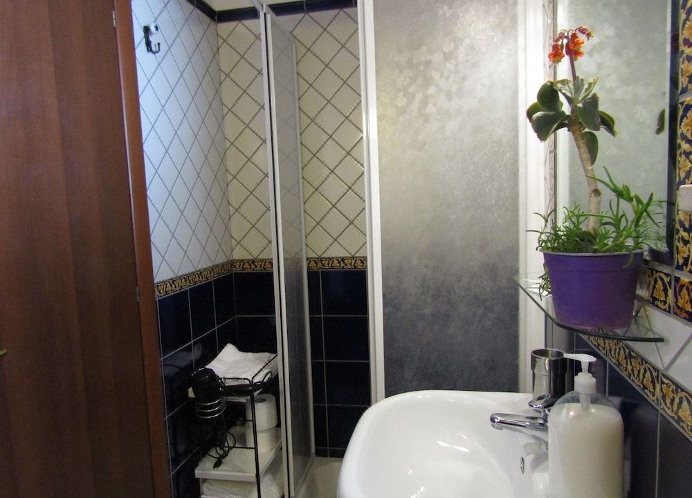 Photo of Bathroom in Campinola