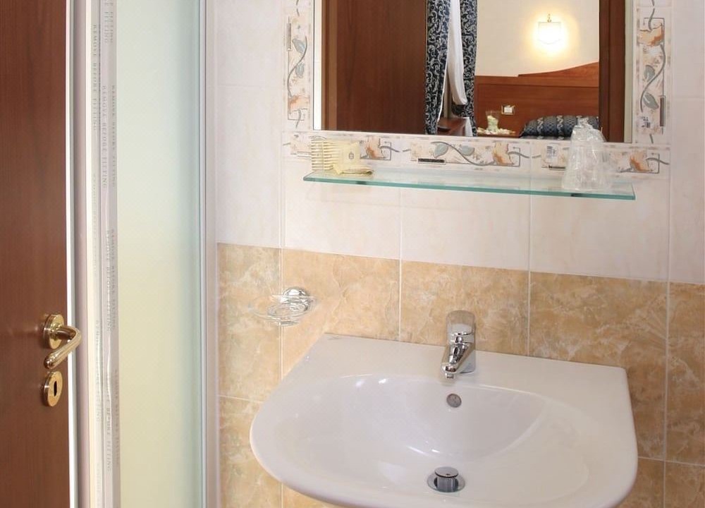 Photo of Bathroom in Esquilino