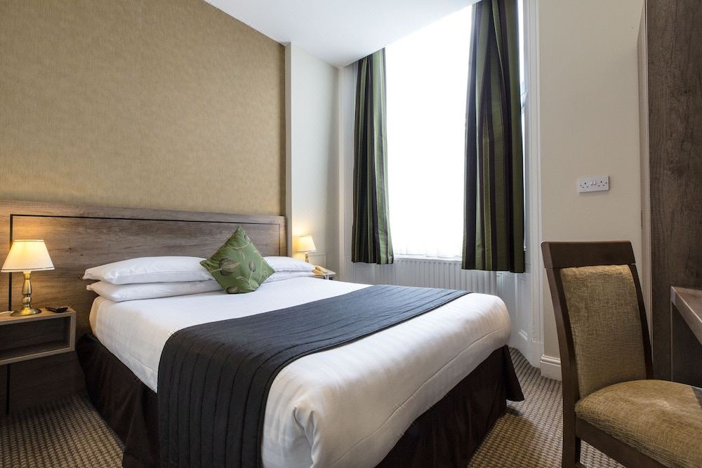 Photo of Bedroom in Lancaster Gate
