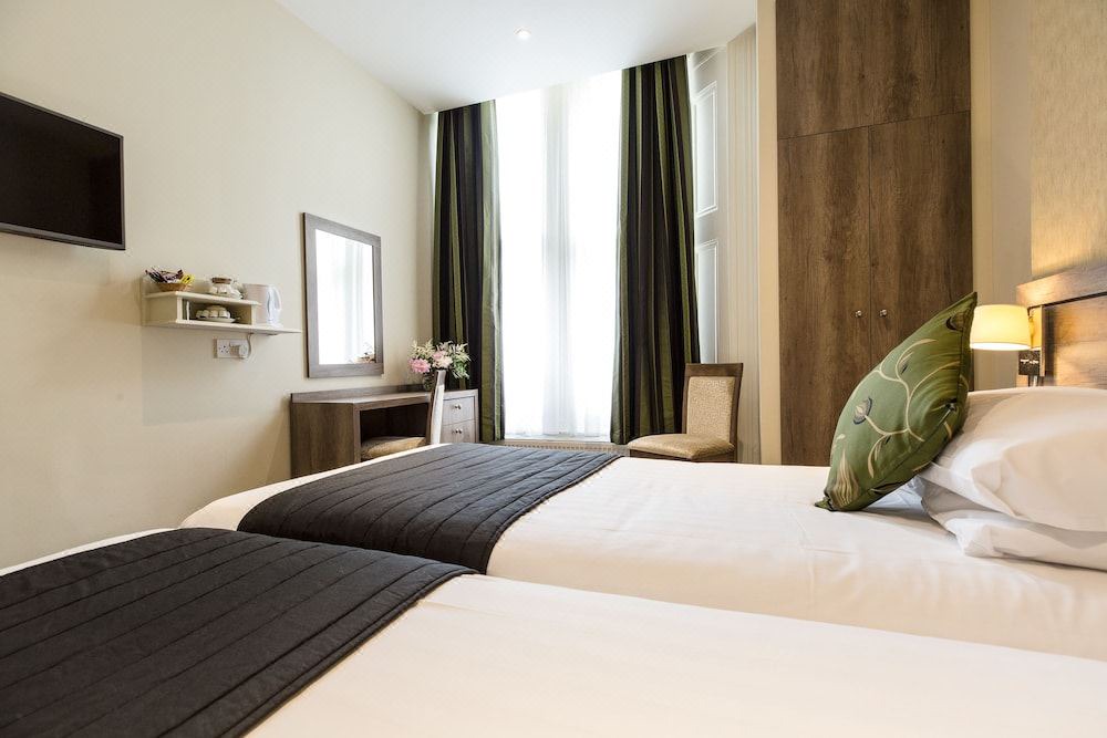 Photo of Bedroom in Lancaster Gate
