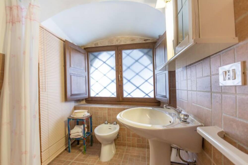 Photo of Bathroom in Castel del Monte