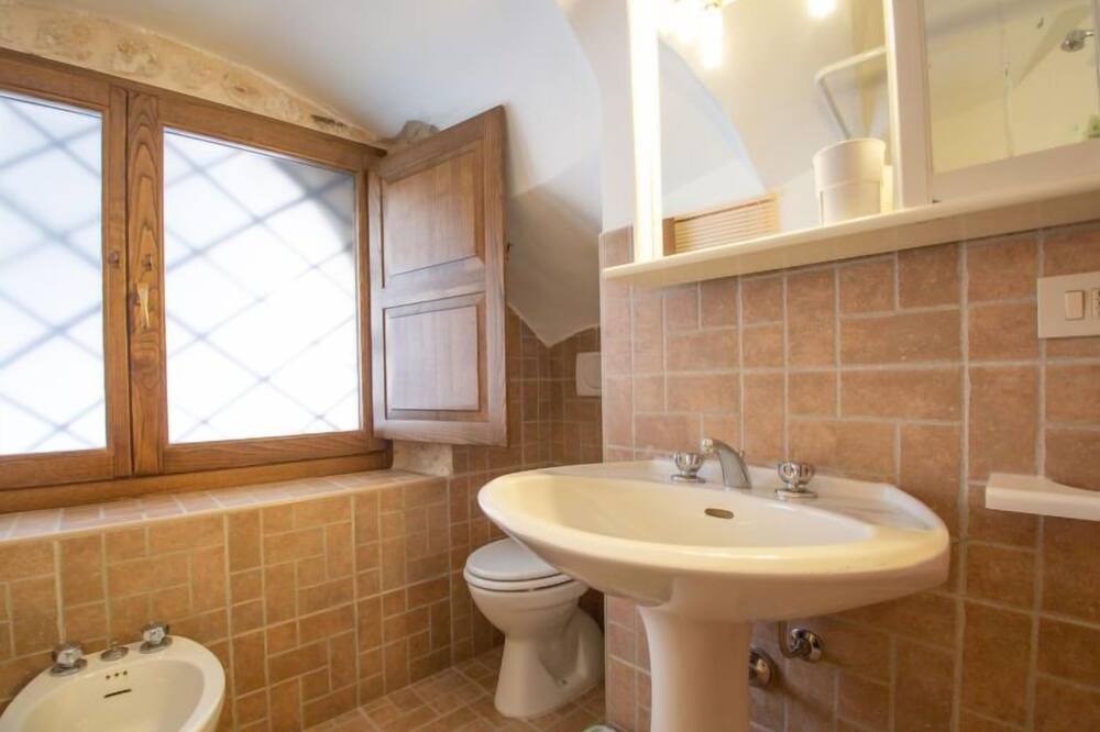 Photo of Bathroom in Castel del Monte
