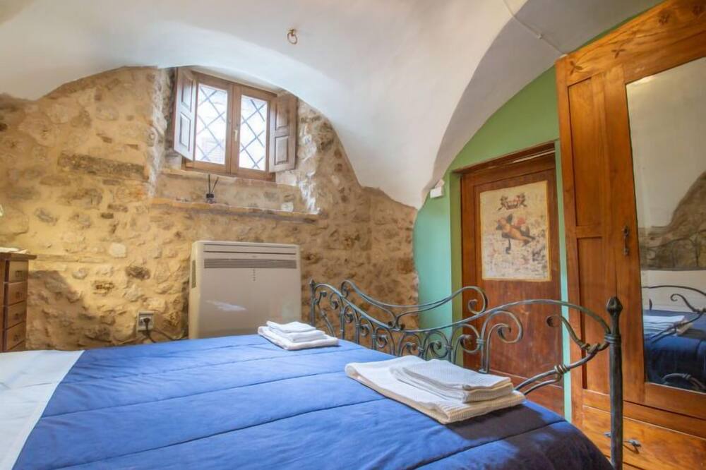 Photo of Bedroom in Castel del Monte