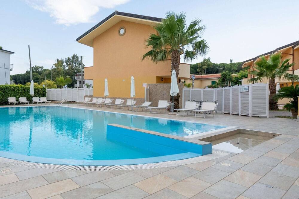 Photo of Outdoor in Laura
