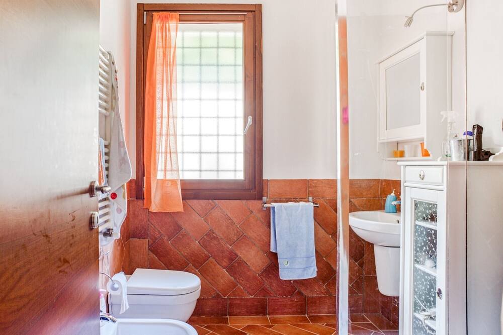 Photo of Bathroom in Riano