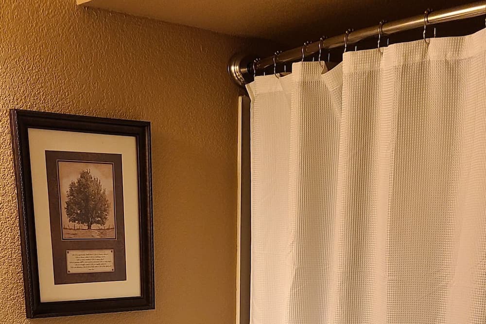 Photo of Bathroom in Colonial Pine Hills