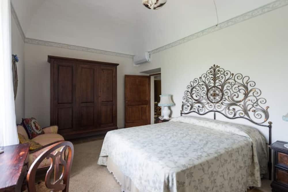Photo of Bedroom in Farnese