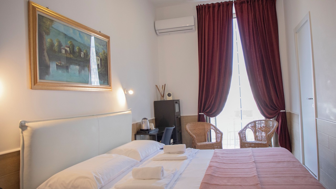 Photo of Bedroom in Naples City Centre