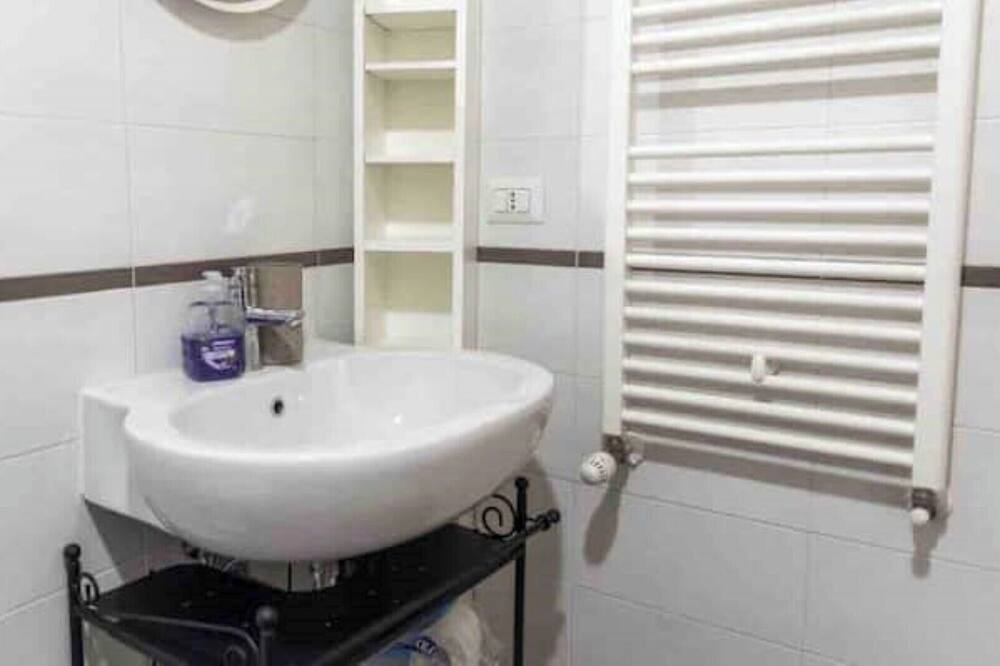 Photo of Bathroom in Quartiere XXIX Ponte Mammolo
