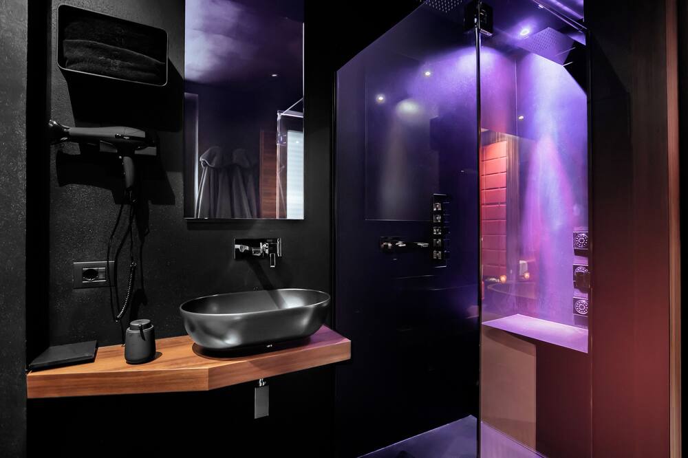 Photo of Bathroom in Giugliano in Campania